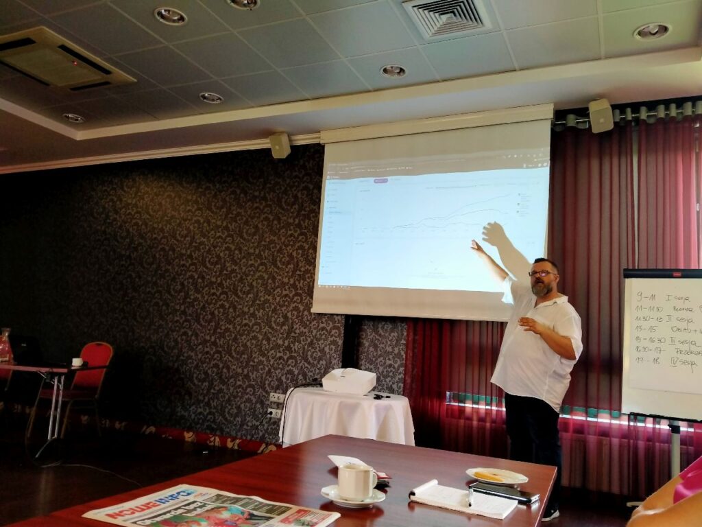 jak pisać na Facebooku