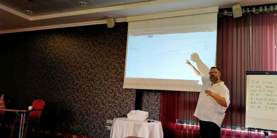 jak pisać na Facebooku